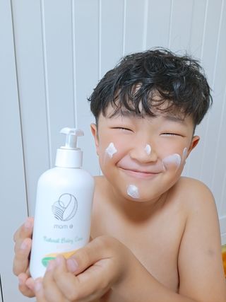 mom e 맘이 내추럴 베이비 케어 샴푸앤바스+로션 — 3.5점을 준 리뷰어가 2021년 1월 올린 사용 사진