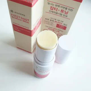 리더스코스메틱 리더스 퍼스트 샷 에센스 스틱 2종 — 5점을 준 리뷰어가 2022년 5월 올린 사용 사진