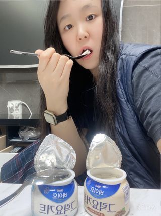 매일바이오 그릭요거트 오리지널 플레인 4개, 로스터리 커피믹스 4개 — 4점을 준 리뷰어가 2021년 12월 올린 사용 사진