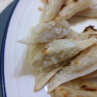 (주)성경순만두 곤약만두.콘치즈만두,삼각당면만두,당면 야끼만두,대구전통 납작만두,떡뽁이 매콤소스,달콤소스 — 5점을 준 리뷰어가 2023년 4월 올린 사용 사진