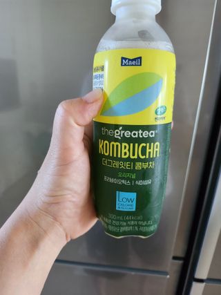 더그레잇티 콤부차 [매일유업] 더그레잇티 44kcal 콤부차 300ml *12개입 (오리지널 6개+베리리치 6개) — 5점을 준 리뷰어가 2023년 7월 올린 사용 사진