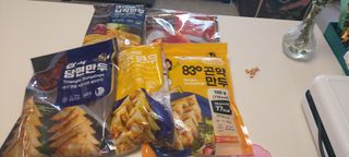 (주)성경순만두 곤약만두.콘치즈만두,삼각당면만두,당면 야끼만두,대구전통 납작만두,떡뽁이 매콤소스,달콤소스 — 4점을 준 리뷰어가 2023년 4월 올린 사용 사진