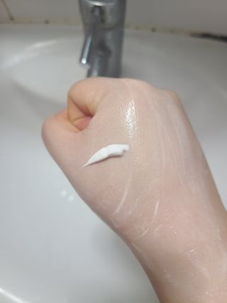 [엠메이데이] 샤워인샤워 화이트 바디 톤업크림 300g — 5점을 준 리뷰어가 2021년 12월 올린 사용 사진