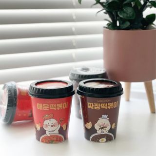 유비쿡 컵떡볶이 매운컵떡볶이2개/ 짜장컵떡볶이 2개  총 4개세트 — 5점을 준 리뷰어가 2021년 4월 올린 사용 사진