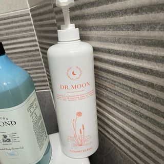 프리[닥터문] 유산균 락토케어 질경초 여성청결제 1000ml (젤타입) — 5점을 준 리뷰어가 2022년 6월 올린 사용 사진