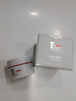 The Fact 더 팩트 내추럴 에스에프엔 에이틴 시니어 크림 — 5점을 준 리뷰어가 2021년 5월 올린 사용 사진