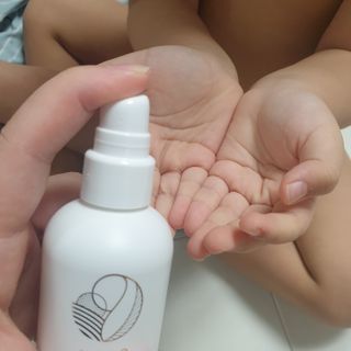mom e 맘이 내추럴 베이비 케어 크림+바디오일 — 5점을 준 리뷰어가 2021년 1월 올린 사용 사진