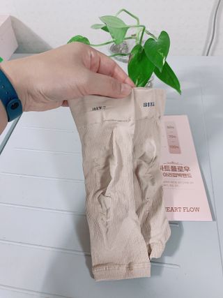 하트플로우 종아리 압박 밴드 스타킹 — 4.5점을 준 리뷰어가 2022년 9월 올린 사용 사진