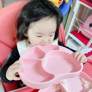 유비맘 캐릭터 실리콘 흡착 식판_색상 랜덤발송 — 5점을 준 리뷰어가 2021년 1월 올린 사용 사진
