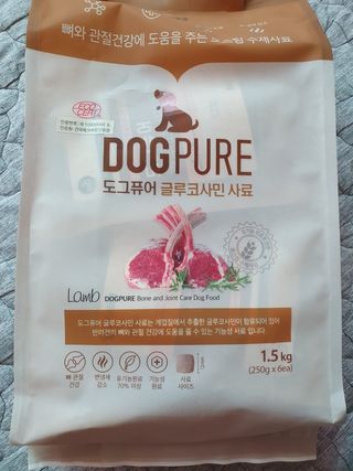 도그퓨어 피부와모질/혼합유산균/글루코사민 유기농 로스팅 사료 — 5점을 준 리뷰어가 2021년 9월 올린 사용 사진