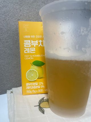 참앤들황토농원 7가지 맛! 탄산 톡톡! 스파클링! 데이앤 콤부차 7종 10포 1박스씩 ★총 7박스★ — 4.5점을 준 리뷰어가 2023년 3월 올린 사용 사진