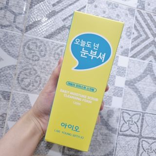 IO 아이오 오늘도 넌 눈부셔 - 데일리 스크럽 클렌징폼 — 4점을 준 리뷰어가 2021년 2월 올린 사용 사진