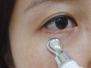 산수시 일루미네이팅 펄 영양 다크서클 스틱 아이 크림 케어 15ml — 5점을 준 리뷰어가 2021년 6월 올린 사용 사진