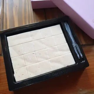 연말/새해선물 딸기 초콜릿 종착역, 건딸기가 상큼하게 씹히는 카카올라 딸기생초콜릿 — 3점을 준 리뷰어가 2021년 10월 올린 사용 사진