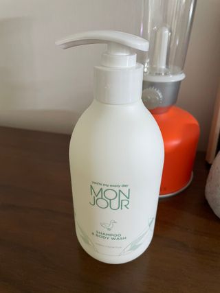 토박스코리아 몽쥬르 유아 샴푸앤워시 300ml — 5점을 준 리뷰어가 2021년 4월 올린 사용 사진