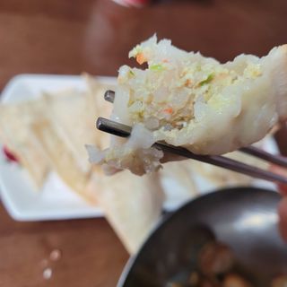 (주)성경순만두 곤약만두.콘치즈만두,삼각당면만두,당면 야끼만두,대구전통 납작만두,떡뽁이 매콤소스,달콤소스 — 5점을 준 리뷰어가 2023년 3월 올린 사용 사진