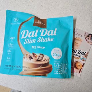 달달슬림쉐이크 [블로그]달달슬림 맛있는 단백질 쉐이크 파우치 다이어트 식사대용 프로틴 파우더 보충제 — 5점을 준 리뷰어가 2025년 8월 올린 사용 사진