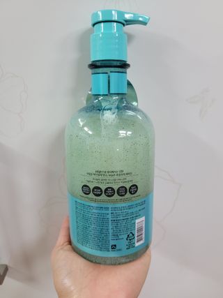 벨먼 내추럴스파 수분광채 스크럽 바디워시 600ml 5종 — 4.5점을 준 리뷰어가 2022년 5월 올린 사용 사진