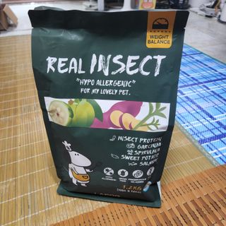 [푸디웜] 라포그  리얼인섹트 웨이트밸런스 저알러지 강아지 사료  1.2KG — 5점을 준 리뷰어가 2022년 7월 올린 사용 사진