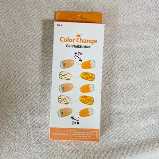 [네일가게] 햇빛에 닿으면 색이 변하는 신기한 햇살 반전 네일스티커_B — 5점을 준 리뷰어가 2021년 8월 올린 사용 사진