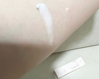 러브모아 향수 고체향수 승무원 고체향수 바르는 향수 니치향수 도손 우드세이지 앤 씨솔트 — 4점을 준 리뷰어가 2022년 11월 올린 사용 사진