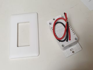 아카라 조명 스위치를 누워서 끄는 방법 (스마트 조명 스위치 2구 + 무선 리모트 스위치 1구 T1, 스마트 허브 E1) — 5점을 준 리뷰어가 2021년 12월 올린 사용 사진