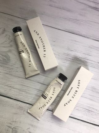 멈칫(MUMCHIT) 넥퍼퓸 NECKPERFUME 2가지 향 — 5점을 준 리뷰어가 2021년 12월 올린 사용 사진
