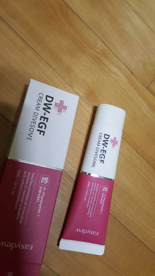 이지듀 DW-EGF 크림 다이브좀_콜라겐이 쏙쏙, 탄력피부로 다이빙 — 5점을 준 리뷰어가 2021년 2월 올린 사용 사진