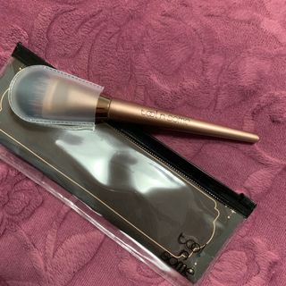 [툴앤썸] 메이크업 브러시로 바르고 호빵 스펀지로 클렌징하는 A-Z 뷰티툴 5종 — 4.5점을 준 리뷰어가 2021년 2월 올린 사용 사진