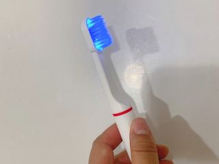 트로마츠 심플 미세전류 칫솔 — 4점을 준 리뷰어가 2022년 5월 올린 사용 사진