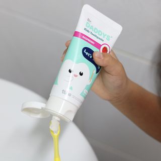 닥터데디스 안심저불소 키즈치약 (라즈베리, 청포도향 중 택 1) 60g +  여행용 미니 치약 15g — 5점을 준 리뷰어가 2022년 8월 올린 사용 사진