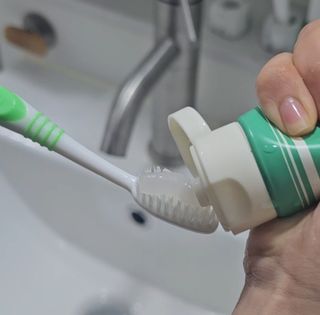 [구매평]베르단테 고불소 충치 치석케어 잇몸치약, 100ml, 3개 — 5점을 준 리뷰어가 2025년 6월 올린 사용 사진