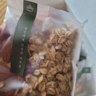 [그래한끼] 무설탕/저당 시리얼타입 수제그래놀라 (40gX10개) — 5점을 준 리뷰어가 2022년 7월 올린 사용 사진