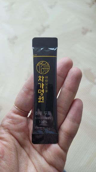 차가명원 차가버섯 프리미엄 추출분말 10일분(20포) — 5점을 준 리뷰어가 2022년 6월 올린 사용 사진
