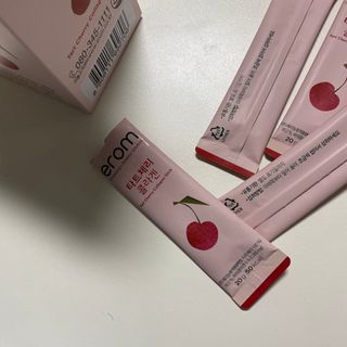이롬 erom 타트체리 콜라겐 — 5점을 준 리뷰어가 2021년 4월 올린 사용 사진