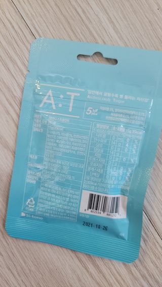 입 냄새 완화에 도움을 주는 에티켓 캔디 앳캔디 스트롱민트 — 5점을 준 리뷰어가 2021년 1월 올린 사용 사진