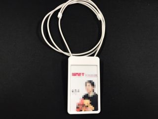 플러스엑스 오브젝트 [PlusX Object] 아이디프레임 2.0 & 듀얼프레임 - 플러스엑스 사원증 케이스 목걸이 디자인 어워드 수상 — 4점을 준 리뷰어가 2022년 1월 올린 사용 사진