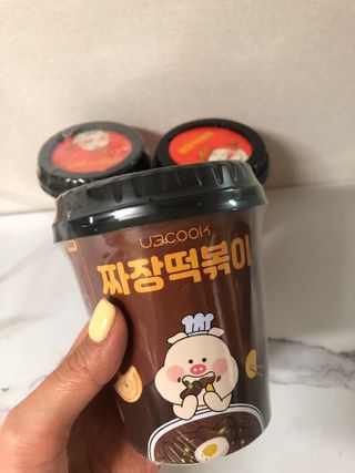 유비쿡 컵떡볶이 매운컵떡볶이2개/ 짜장컵떡볶이 2개  총 4개세트 — 5점을 준 리뷰어가 2021년 3월 올린 사용 사진