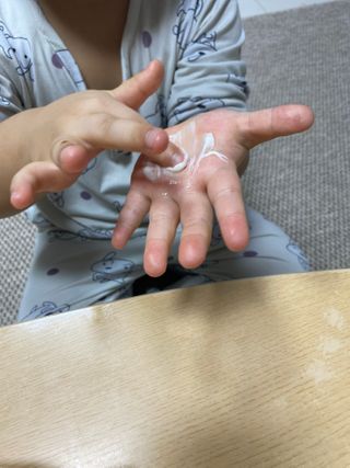mom e 맘이 내추럴 베이비 케어 샴푸앤바스+로션 — 4점을 준 리뷰어가 2021년 1월 올린 사용 사진