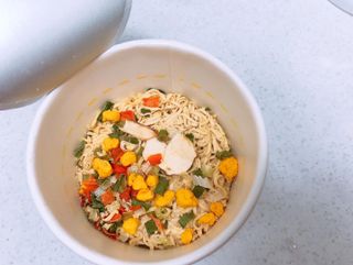 NISSIN 닛신 컵누들  4종 - 씨푸드오리지날, 씨푸드 스파이시, 씨푸드 커리, 씨푸드 XO소스 — 5점을 준 리뷰어가 2022년 1월 올린 사용 사진