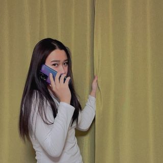 뮤즈캔 갤럭시S21 시리즈 그라데이션 탱크방탄 케이스 — 5점을 준 리뷰어가 2021년 2월 올린 사용 사진