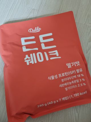 [덜다] 든든 식물성 단백질 쉐이크 40g X 7입 (곡물/딸기) — 5점을 준 리뷰어가 2023년 8월 올린 사용 사진