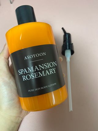 아소윤 건조하고 지친 피부에 힐링을 기분좋은 향기 스파맨션 바디로션 5종 택1 — 1.5점을 준 리뷰어가 2021년 10월 올린 사용 사진