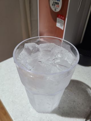 몽베스트 Montbest with Sparkling water Plain 20병 — 5점을 준 리뷰어가 2022년 8월 올린 사용 사진