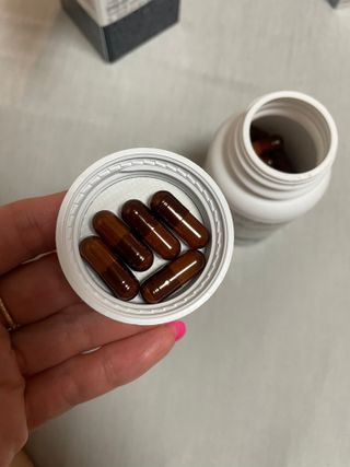 프리마인 홍삼의 강력한 에너지, 이제는 흡수율을 높인 최첨단 캡슐로 간편하게 초고속 충전하세요. — 5점을 준 리뷰어가 2022년 9월 올린 사용 사진