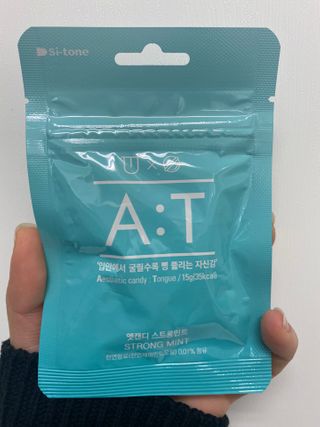 입 냄새 완화에 도움을 주는 에티켓 캔디 앳캔디 스트롱민트 — 5점을 준 리뷰어가 2021년 3월 올린 사용 사진