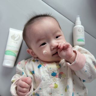 mom e 맘이 내추럴 베이비 케어 크림+바디오일 — 4점을 준 리뷰어가 2021년 1월 올린 사용 사진