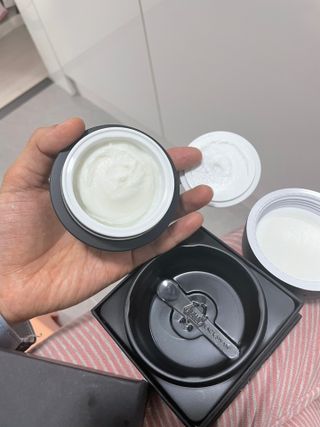 오투에니원 갈락토미세스 비타민 C 프리미엄 블랙스완 크림 50g — 4점을 준 리뷰어가 2023년 1월 올린 사용 사진