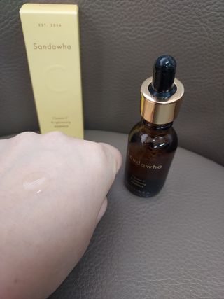 스킨큐어 산다화 비타민c 화이트닝 에센스 30ml — 5점을 준 리뷰어가 2024년 1월 올린 사용 사진