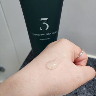 르핸스 퍼포밍 3 바디워시 비반트포렛/베티버포그 — 5점을 준 리뷰어가 2023년 3월 올린 사용 사진